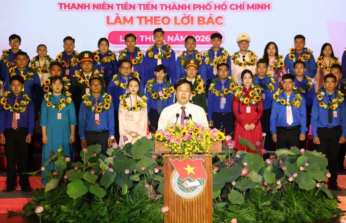 Phó Bí thư Thường trực Thành ủy TPHCM Lê Quốc Phong phát biểu tuyên dương.