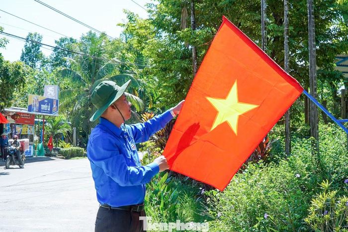  “Bởi vậy, Thành Đoàn mong muốn mỗi đoàn viên, thanh niên phát huy tinh thần "Đâu cần thanh niên có, việc gì khó có thanh niên", hành động bằng tinh thần trách nhiệm, bằng những việc làm cụ thể và hiệu quả trong Chiến dịch “Mùa hè xanh”. Để sau mỗi hoạt động, người dân cảm nhận được sự đồng hành của tuổi trẻ, còn mỗi chiến sĩ tình nguyện có thêm những trải nghiệm đẹp và ý nghĩa”, anh Thường nói. 