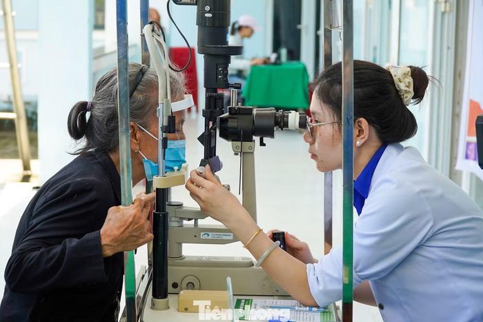 “Trong Chiến dịch “Mùa hè xanh”, với sự chung tay của các đội hình thanh niên tình nguyện đến từ các trường ĐH, CĐ trên địa bàn Đà Nẵng, chúng tôi kỳ vọng địa phương sẽ được hỗ trợ các công trình, phần việc ý nghĩa, thiết thực, góp phần cải thiện môi trường sống, chăm lo cho người dân và thanh thiếu nhi trên địa bàn, tạo thêm động lực để địa phương tiếp tục phát triển”, chị Lê Thị Ảnh - Bí thư Đoàn xã Lãnh Ngọc, chia sẻ.