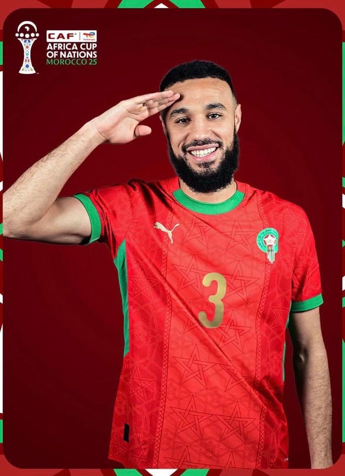  Noussair Mazraoui sinh ra tại Hà Lan và trưởng thành tại lò đào tạo Ajax nhưng đang là trụ cột hàng thủ Morocco. 