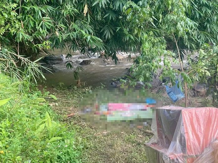 Thi thể cháu Tâm được phát hiện nằm ngay bên bờ suối thuộc địa phận xã tiếp giáp với xã Yên Thổ.