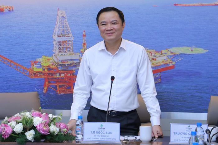 Chủ tịch HĐTV Petrovietnam Lê Ngọc Sơn ghi nhận và đánh giá cao nỗ lực của tập thể lãnh đạo, cán bộ, người lao động PVEP trong 6 tháng đầu năm 2026.
