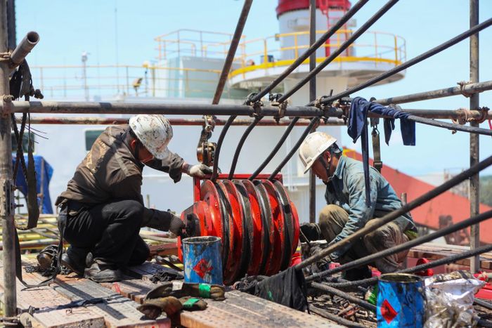 Các thiết bị phụ trợ như tời, neo, bơm, quạt thông gió cùng nhiều hệ thống kỹ thuật khác được bảo dưỡng đồng bộ.