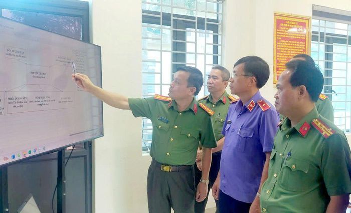 Cơ quan công an khuyến cáo người dân cần cảnh giác, không cài các ứng dụng lạ