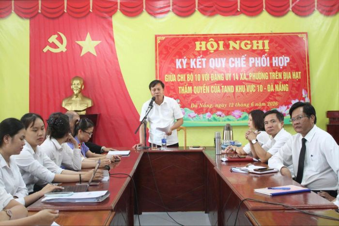 Chánh án TAND khu vực 10 - Đà Nẵng phát biểu tại phiên rút kinh nghiệm với sự tham gia của lãnh đạo TAND TP Đà Nẵng và đại diện 12 TAND khu vực nhằm đánh giá, nâng cao chất lượng công tác xét xử.