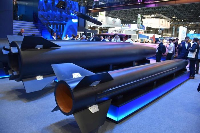 Tên lửa FP-9 và FP-7. Ảnh: Bartłomiej Kucharski/Wojsko i Technika/defence-blog.com