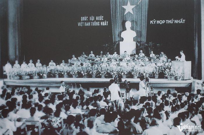 Ngày 2/7/1976, tại kỳ họp thứ nhất Quốc hội khóa VI, Quốc hội quyết định đặt tên Thành phố Sài Gòn - Gia Định là Thành phố Hồ Chí Minh, đánh dấu bước phát triển mới của thành phố trong tiến trình cùng cả nước xây dựng chủ nghĩa xã hội.