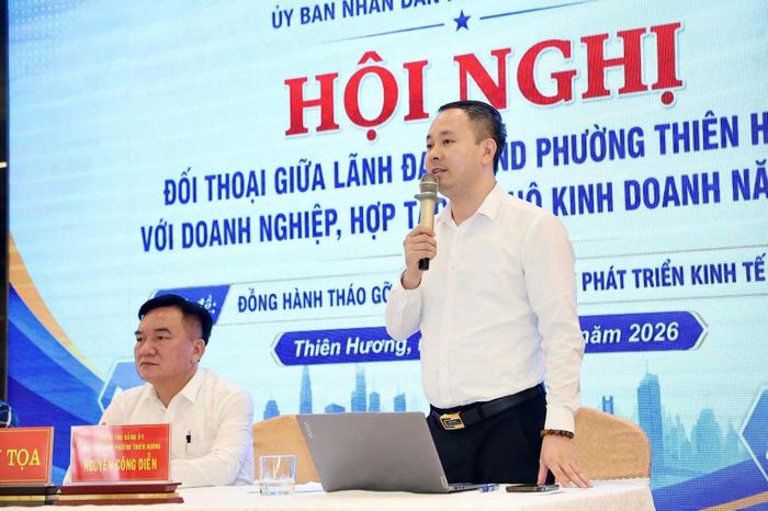 Ông Nguyễn Trọng Tài - Trưởng Phòng Kinh tế hạ tầng phường Thiên Hương trả lời các kiến nghị của doanh nghiệp