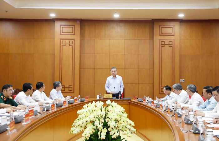 Tổng Bí thư, Chủ tịch nước yêu cầu tổ chức lực lượng cộng đồng tham gia phòng ngừa, ứng phó, khắc phục hậu quả, bảo đảm hỗ trợ công khai, minh bạch, đúng đối tượng. Ảnh: TTXVN