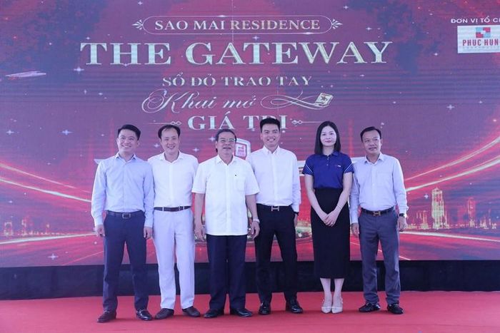 Đại diện lãnh đạo Tập đoàn Sao Mai, lãnh đạo Công ty CP Đầu tư và Kinh doanh Bất động sản Phục Hưng và đối tác tại buổi lễ.