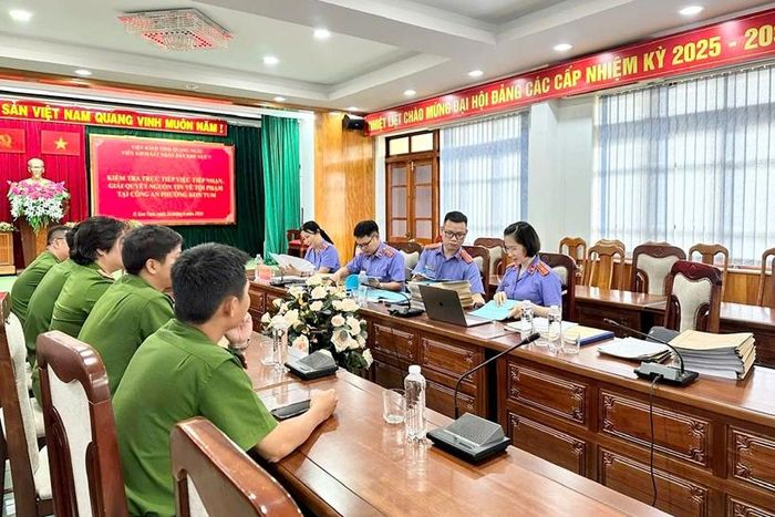  Quang cảnh buổi kiểm sát.