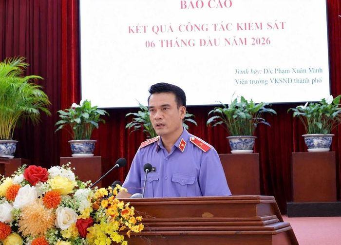 Đồng chí Phạm Xuân Minh, Bí thư đảng ủy, Viện trưởng VKSND thành phố Cần Thơ phát biểu tại Kỳ họp Hội đồng nhân dân thành phố Cần Thơ