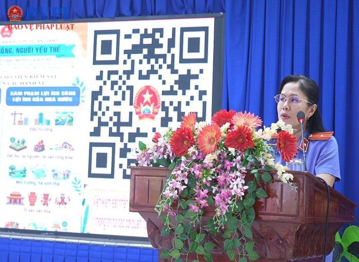 Kiểm sát viên tuyên truyền nội dung Nghị quyết số 205/2025/QH15.