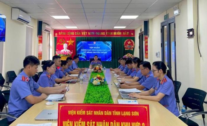  Đồng chí Nông Thị Nga - Phó Viện trưởng phát biểu kết luận tại Hội nghị.