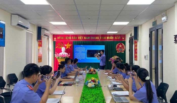  Báo cáo viên hướng dẫn kỹ năng truyền thông.