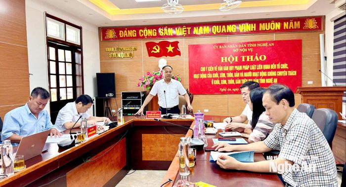 Sở Nội vụ tổ chức hội thảo lấy ý kiến góp ý quy chế tổ chức và hoạt động của khối, xóm, thôn, bản và Nghị quyết quy định chức danh, mức phụ cấp đối với người hoạt động không chuyên trách ở khối, xóm, thôn, bản. Ảnh: CSCC