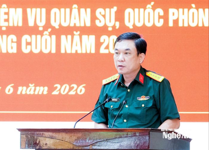 Đại tá Nguyễn Văn An - Chính ủy Bộ Chỉ huy Quân sự tỉnh phát biểu tại hội nghị. Ảnh: Phạm Bằng
