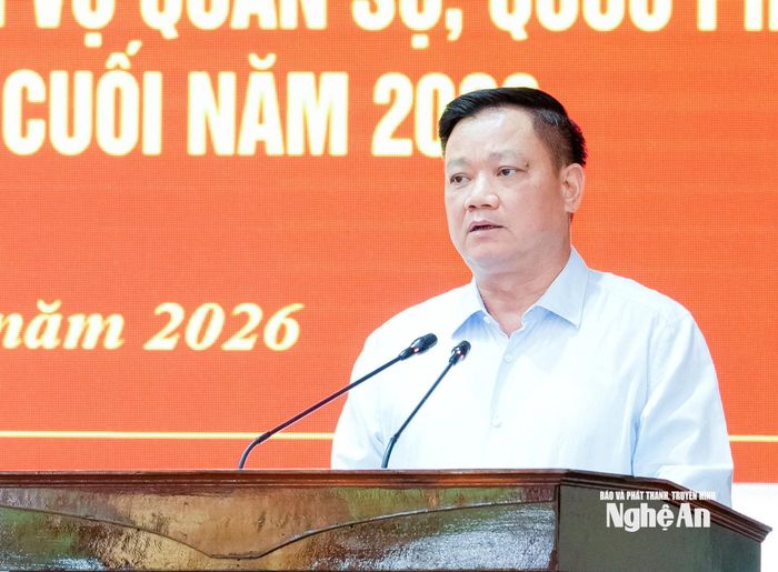 Bí thư Tỉnh ủy, Trưởng đoàn ĐBQH tỉnh, Bí thư Đảng ủy Quân sự tỉnh Nguyễn Khắc Thận phát biểu kết luận hội nghị. Ảnh: Phạm Bằng