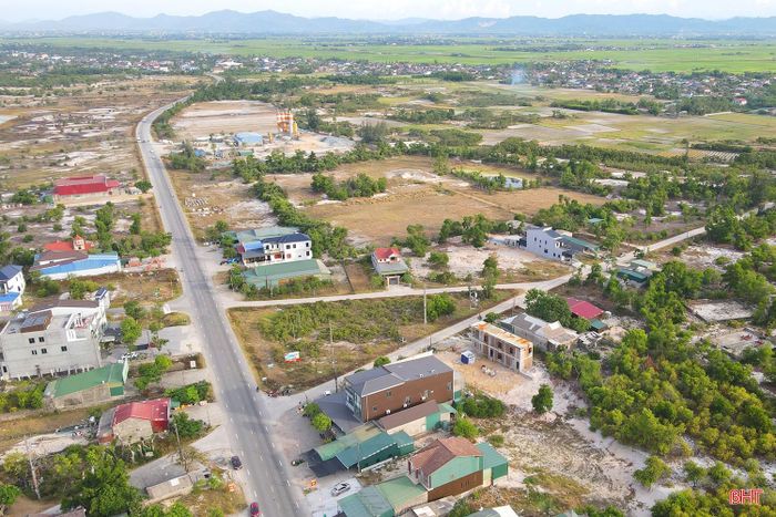 Điểm cuối giao với đoạn tuyến Km 39+030 quốc lộ 15B ở xã Yên Hòa.