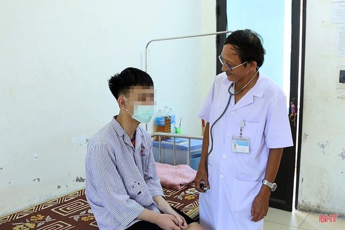 Người bệnh bị các triệu chứng loạn thần đều được theo dõi sát sao diễn biến tâm lý, hành vi.