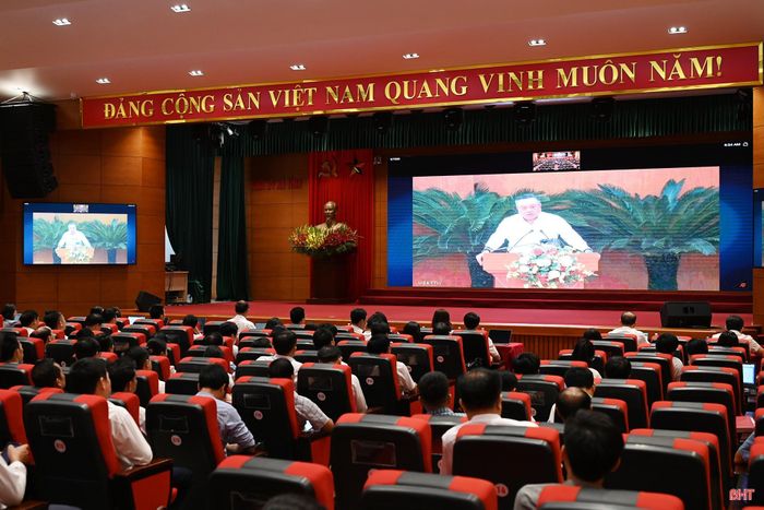 Đại biểu tỉnh Hà Tĩnh tiếp thu phát biểu của đồng chí Trần Sỹ Thanh - Chủ nhiệm Ủy ban Kiểm tra Trung ương.