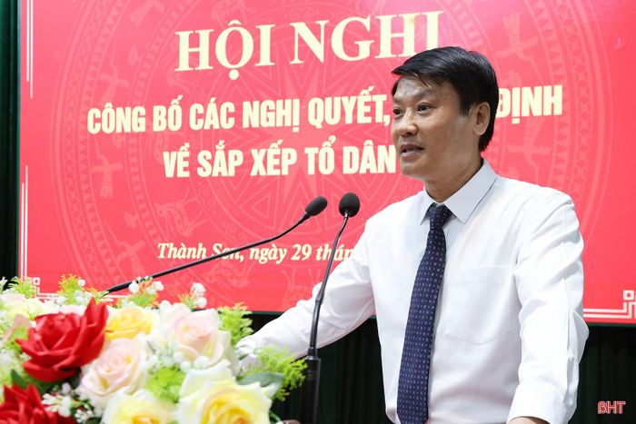 Bí thư Đảng ủy phường Thành Sen Trần Quang Tuấn phát biểu tại hội nghị.