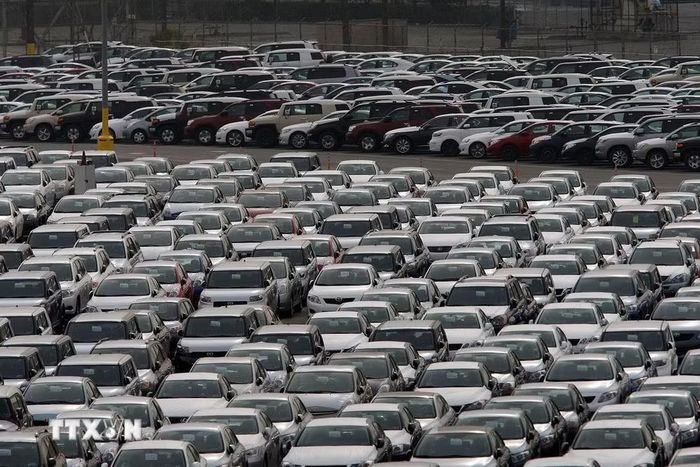 Ô tô nhập khẩu tại cảng Long Beach, California (Mỹ). (Ảnh: Getty Images/TTXVN)
