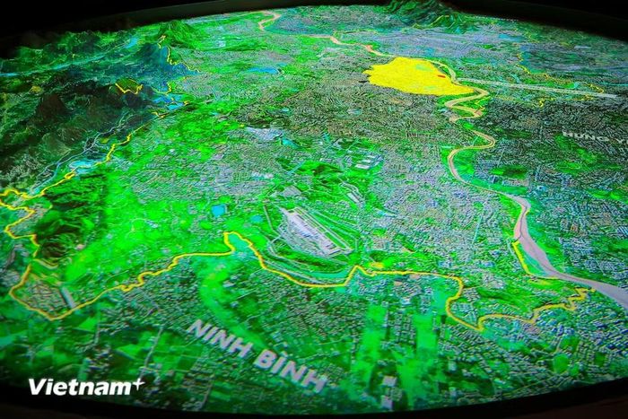 Quy hoạch lấy quan điểm xây dựng Thủ đô "Văn hiến -Văn minh-Hiện đại-Hạnh phúc", con người làm trung tâm, với cấu trúc không gian phát triển theo mô hình "đa tầng, đa lớp, đa cực, đa trung tâm". (Ảnh: Hoài Nam/Vietnam+)