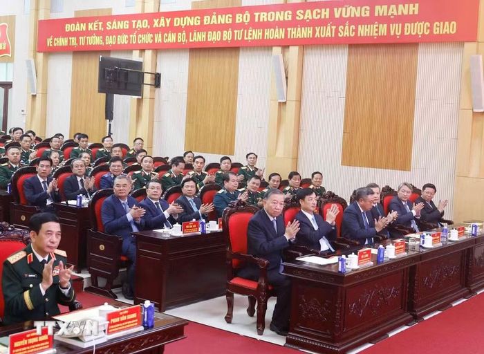 Tổng Bí thư, Chủ tịch nước Tô Lâm, Bí thư Quân ủy Trung ương và các đại biểu tham dự. (Ảnh: Thống Nhất/TTXVN)