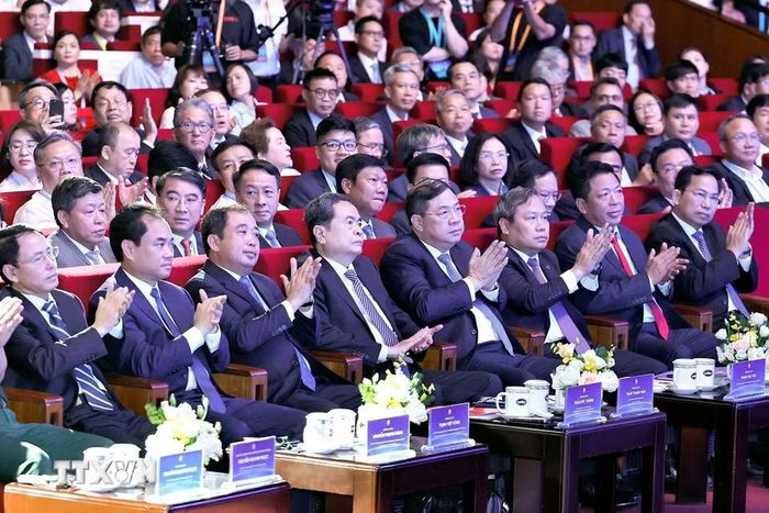 Chủ tịch Quốc hội Trần Thanh Mẫn và các đại biểu dự Hội nghị công bố quy hoạch tổng thể Thủ đô Hà Nội tầm nhìn 100 năm và xúc tiến đầu tư năm 2026. (Ảnh: Doãn Tấn/TTXVN)