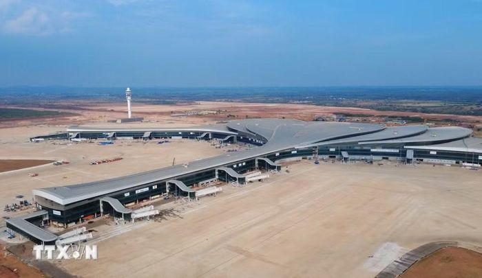 Sân đỗ tàu bay, nhà ga hành khách sân bay Long Thành đã cơ bản hoàn thành các phần việc chính. (Ảnh: Công Phong/TTXVN)