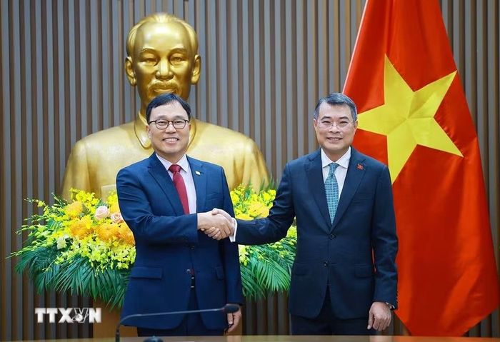 Thủ tướng Lê Minh Hưng tiếp ông Choi Young Sam, Đại sứ Hàn Quốc tại Việt Nam đến chào từ biệt nhân dịp kết thúc nhiệm kỳ công tác. (Ảnh: Dương Giang/TTXVN)