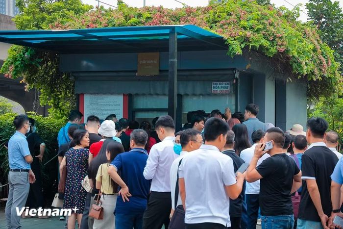 Khu vực phòng vé luôn chật kín người đợi tới lượt nhận vé để vào bảo tàng. (Ảnh: Hoài Nam/Vietnam+)