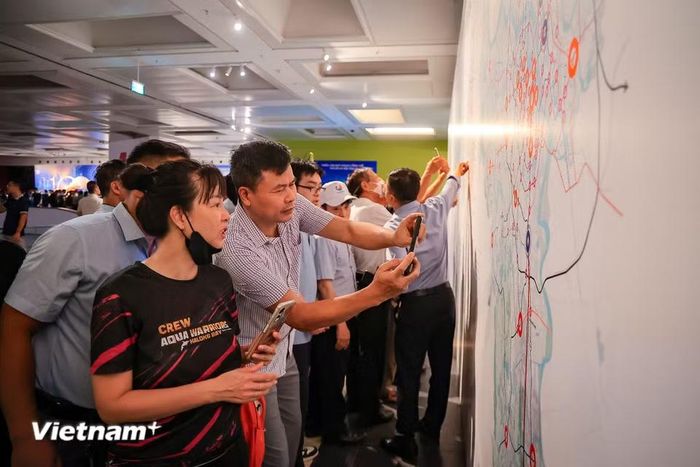 Bên cạnh đó, hình thành các thiết chế đặc biệt tại các cực tăng trưởng, tiêu biểu là khu thương mại tự do gắn với đô thị sân bay phía Bắc và đô thị Khoa học Công nghệ Hòa Lạc. (Ảnh: Hoài Nam/Vietnam+)