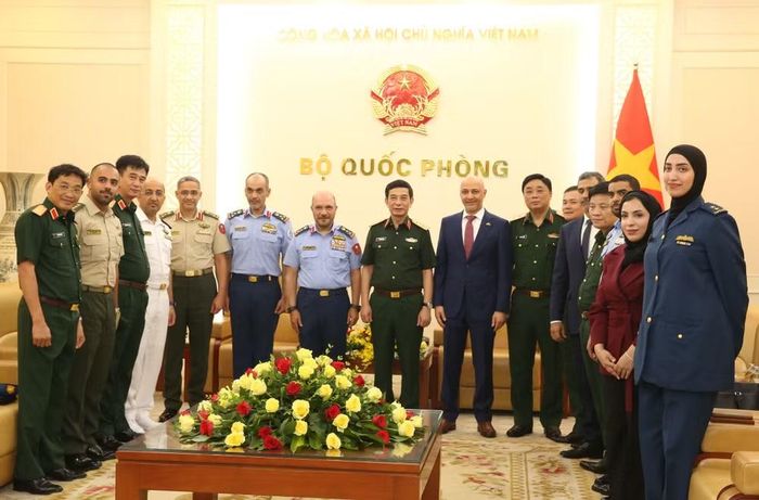 Các đại biểu chụp ảnh chung. (Ảnh: PV/Vietnam+)