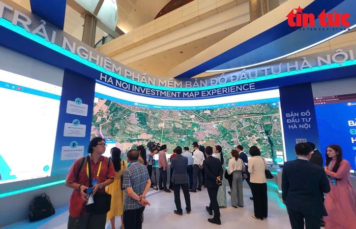 Hội nghị công bố Quy hoạch tổng thể Thủ đô tầm nhìn 100 năm diễn ra đồng thời với hội nghị xúc tiến đầu tư thu hút hơn 1.200 doanh nghiệp, nhà đầu tư trong và ngoài nước.