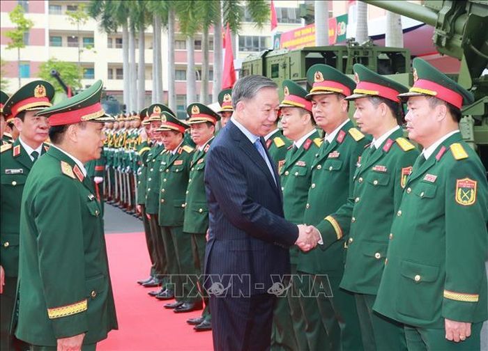 Tổng Bí thư, Chủ tịch nước Tô Lâm, Bí thư Quân ủy Trung ương và các đại biểu. Ảnh: Thống Nhất/ TTXVN