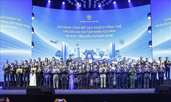 Chủ tịch Quốc hội Trần Thanh Mẫn với đại biểu, các doanh nghiệp, nhà đầu tư dự Hội nghị. Ảnh: Doãn Tấn/TTXVN