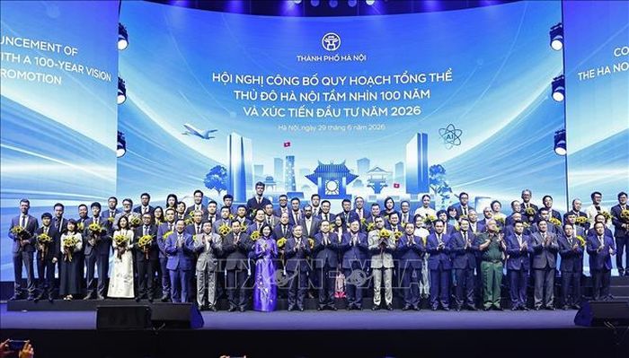 Chủ tịch Quốc hội Trần Thanh Mẫn với đại biểu, các doanh nghiệp, nhà đầu tư dự Hội nghị. Ảnh: Doãn Tấn/TTXVN