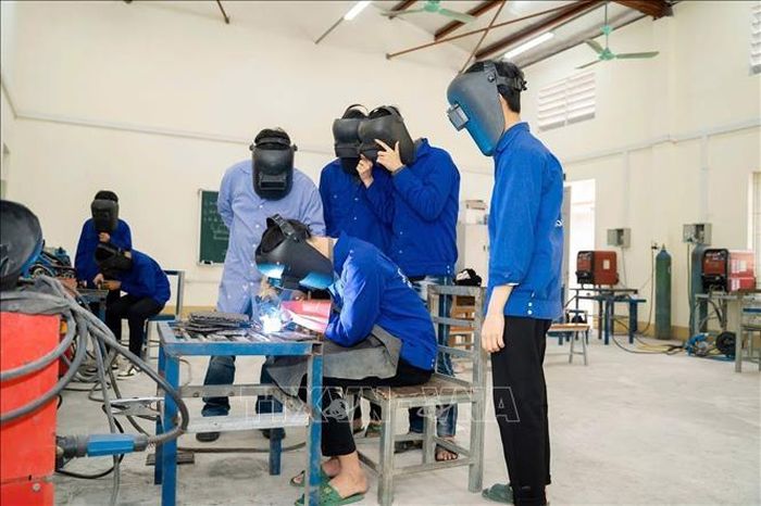 Các cơ sở giáo dục nghề nghiệp và trung tâm Giáo dục nghề nghiệp – Giáo dục thường xuyên tại Nghệ An tập trung nâng cao chất lượng đào tạo theo hướng gắn với nhu cầu của doanh nghiệp. Ảnh: TTXVN phát
