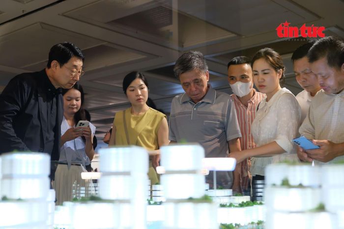 Mỗi người đến triển lãm đều mang trong mình những dự định riêng.