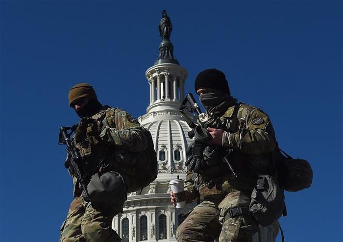 Lực lượng Vệ binh Quốc gia tuần tra tại tòa nhà Quốc hội ở Washington DC., ngày 5/3/2021. Ảnh: AFP/TTXVN