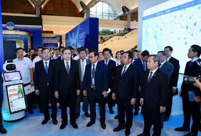 Hội nghị công bố Quy hoạch tổng thể Thủ đô tầm nhìn 100 năm diễn ra đồng thời với hội nghị xúc tiến đầu tư thu hút hơn 1.200 doanh nghiệp, nhà đầu tư trong và ngoài nước.