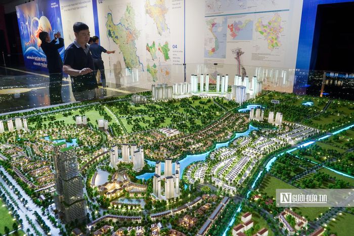 Trước đó, Hà Nội đồng loạt khởi công 5 tuyến đường sắt đô thị, tạo bước chuyển căn bản trong phát triển hệ thống giao thông công cộng khối lượng lớn.