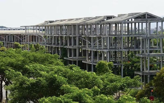 Dự án khu đô thị Golden Hills đang xây dựng dang dở.
