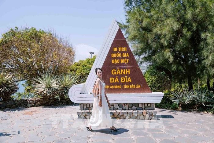 Gành Đá Đĩa, địa điểm du lịch nổi tiếng ở Đắk Lắk. Ảnh: TTXVN phát