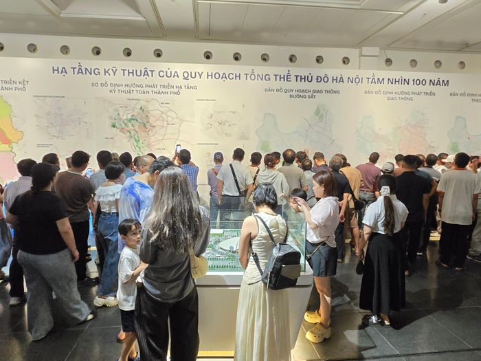 Triển lãm Quy hoạch tổng thể Thủ đô Hà Nội tầm nhìn 100 năm mở cửa phục vụ người dân từ ngày 29/6, trước thềm Hội nghị công bố quy hoạch và xúc tiến đầu tư năm 2026. Ảnh: Văn Xuyên/BNEWS/TTXVN