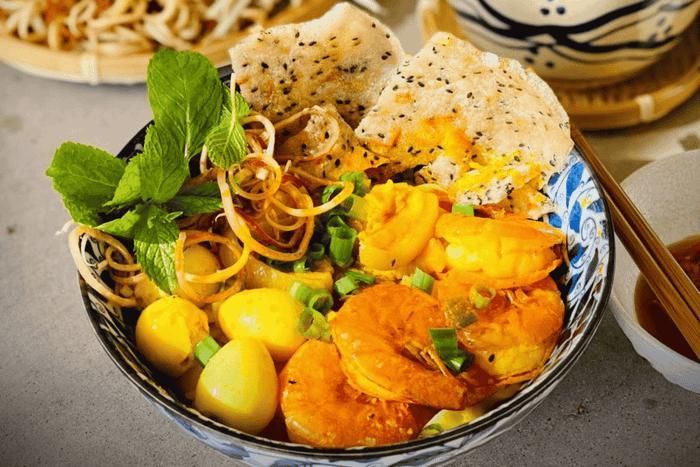 Mì Quảng - món ăn nổi tiếng ở quê Tiểu Vy.