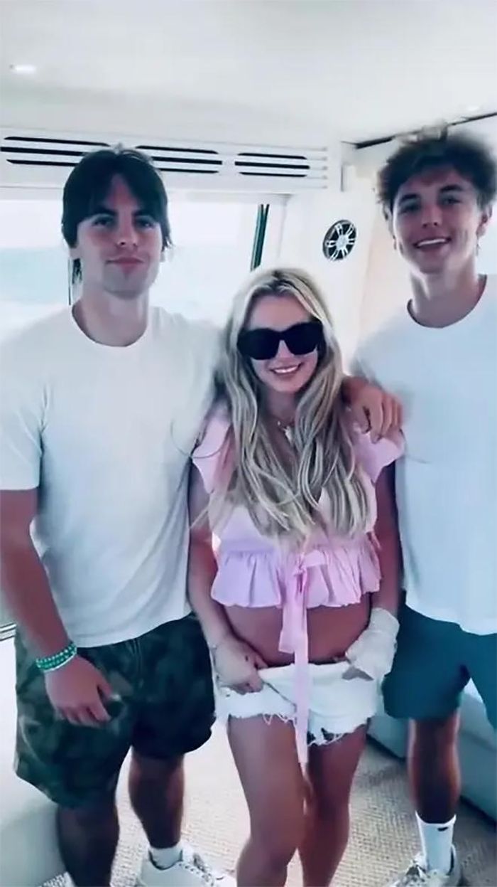 Việc được đoàn tụ với Sean Preston và Jayden là "món quà vô giá" đối với Britney Spears.
