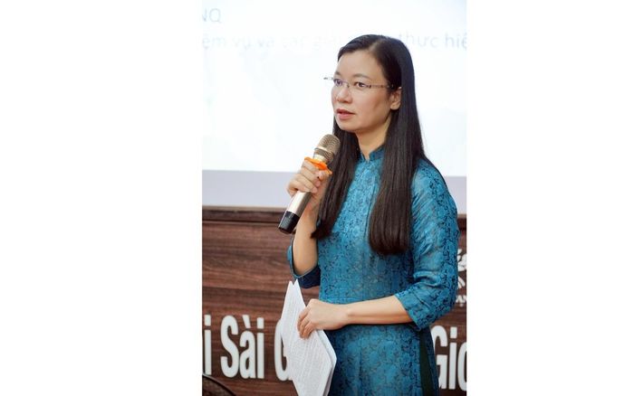 Phó Chủ tịch Hội LHPN Việt Nam Nguyễn Thị Thu Hiền trình bày chuyên đề: Thực hiện Cuộc vận động "Xây dựng gia đình 5 không, 3 sạch, 3 an" và nhiệm vụ "Hỗ trợ phụ nữ phát triển toàn diện, đáp ứng yêu cầu của kỷ nguyên mới; xây dựng gia đình tiến bộ, văn minh, ấm no, hạnh phúc"